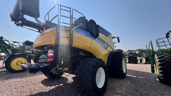 2022 New Holland CR8.90 Combine