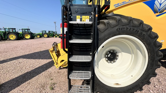 2022 New Holland CR8.90 Combine