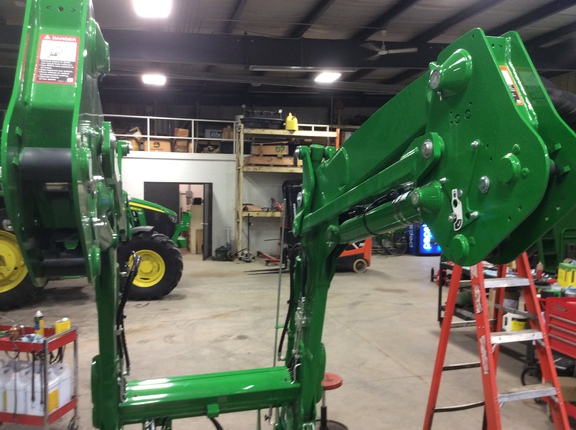 2023 John Deere 620R Loader