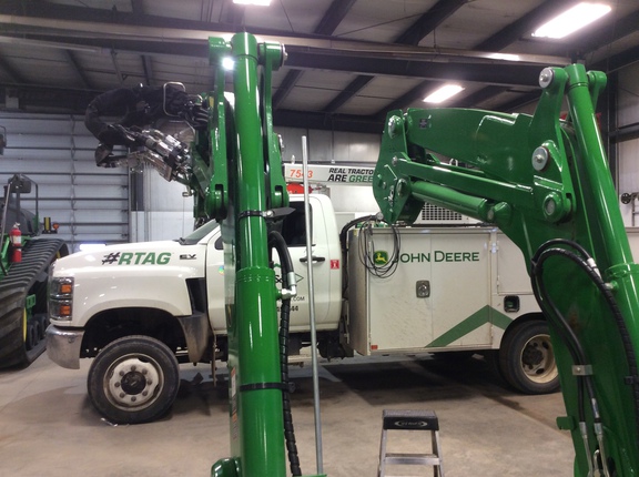 2023 John Deere 620R Loader