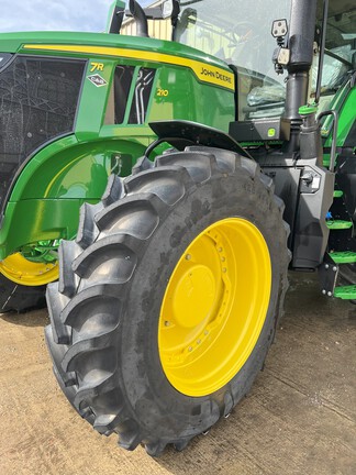 2024 John Deere 7R 210 Tractor