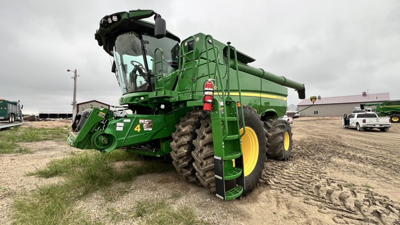 2024 John Deere S780 Combine