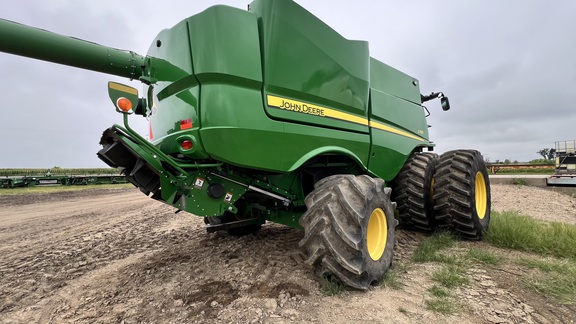 2024 John Deere S780 Combine