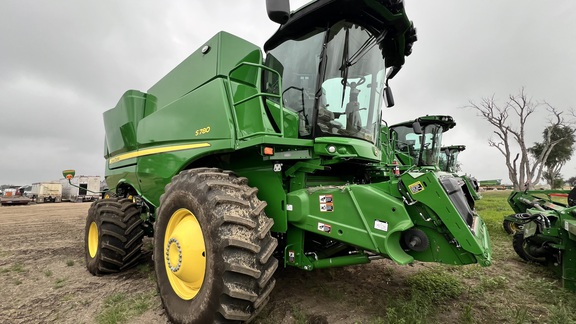 2024 John Deere S780 Combine