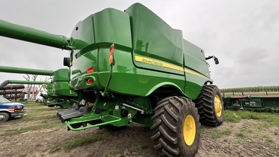 2024 John Deere S780 Combine