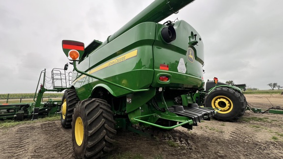 2024 John Deere S780 Combine