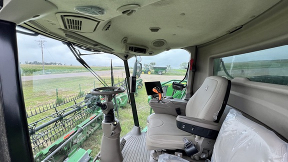 2024 John Deere S780 Combine