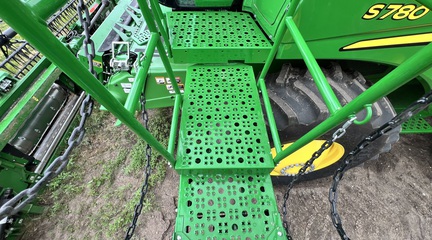 2024 John Deere S780 Combine