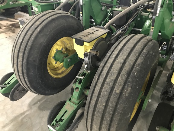 2015 John Deere 1775NT Planter