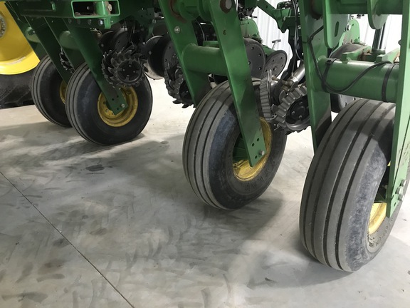 2015 John Deere 1775NT Planter