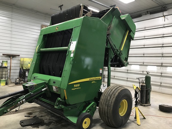 2017 John Deere 569 Baler/Round