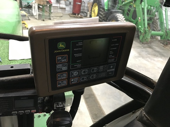 2017 John Deere 569 Baler/Round