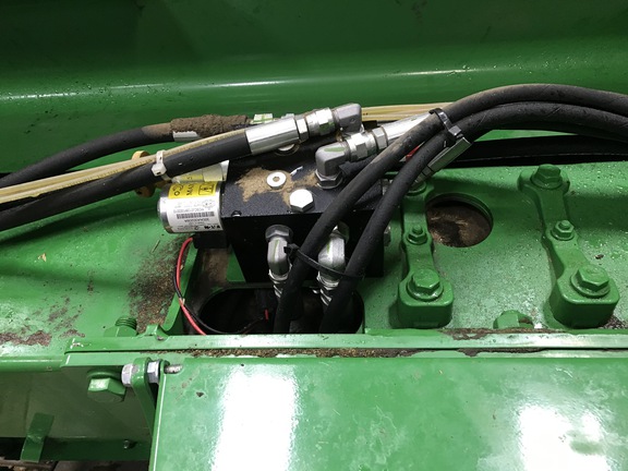 2017 John Deere 569 Baler/Round