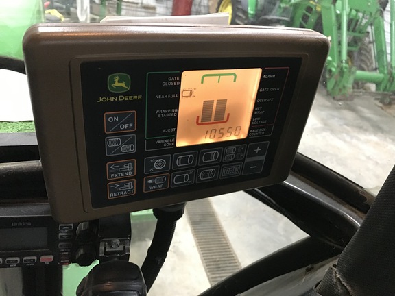 2017 John Deere 569 Baler/Round