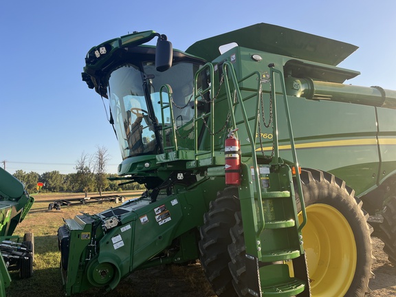2022 John Deere S760 Combine