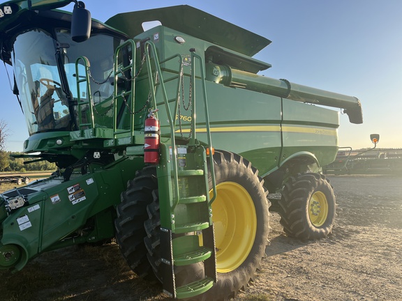 2022 John Deere S760 Combine