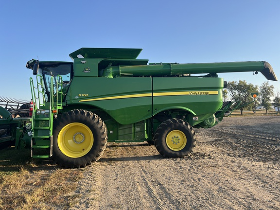 2022 John Deere S760 Combine