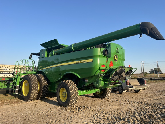 2022 John Deere S760 Combine