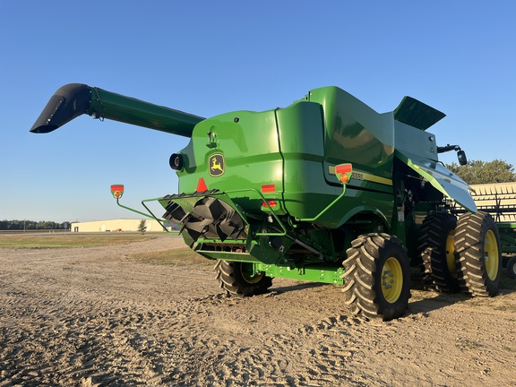 2022 John Deere S760 Combine