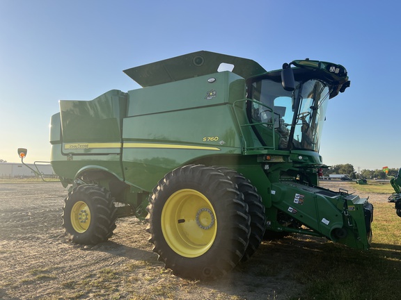 2022 John Deere S760 Combine