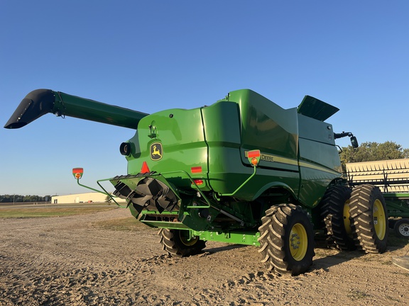 2022 John Deere S760 Combine