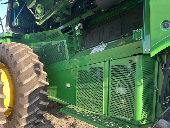 2022 John Deere S760 Combine