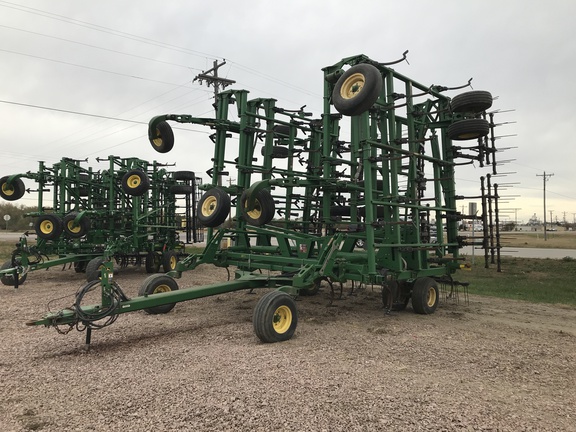 2010 John Deere 2210 Field Cultivator
