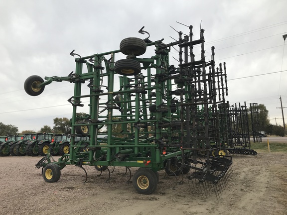 2010 John Deere 2210 Field Cultivator