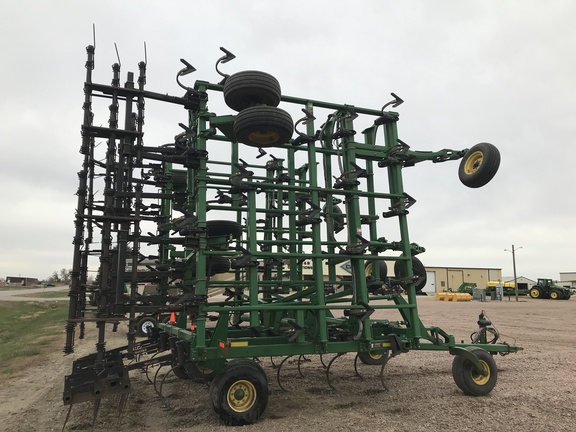 2010 John Deere 2210 Field Cultivator