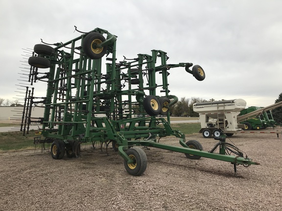 2010 John Deere 2210 Field Cultivator