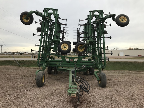 2010 John Deere 2210 Field Cultivator