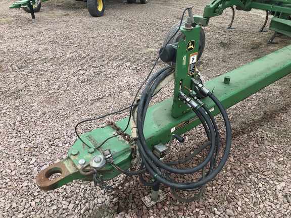 2010 John Deere 2210 Field Cultivator