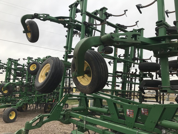 2010 John Deere 2210 Field Cultivator