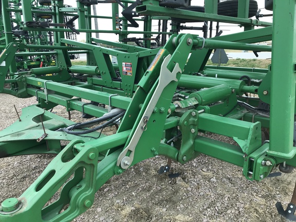 2010 John Deere 2210 Field Cultivator