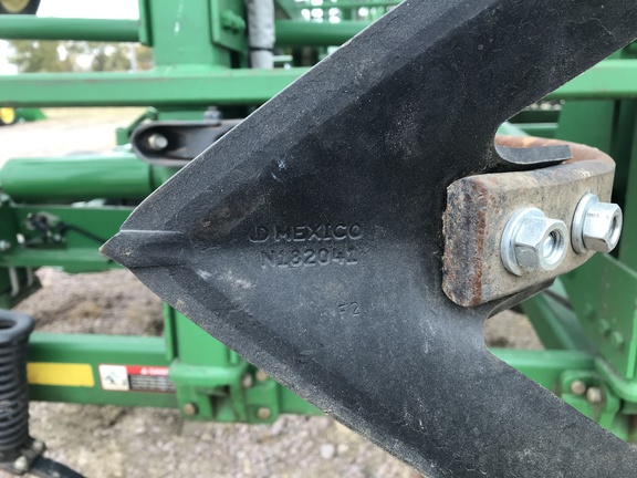 2010 John Deere 2210 Field Cultivator
