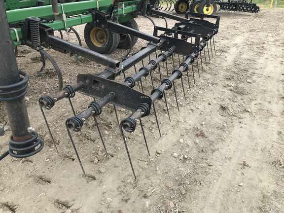 2010 John Deere 2210 Field Cultivator