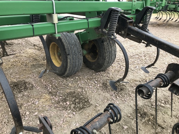 2010 John Deere 2210 Field Cultivator