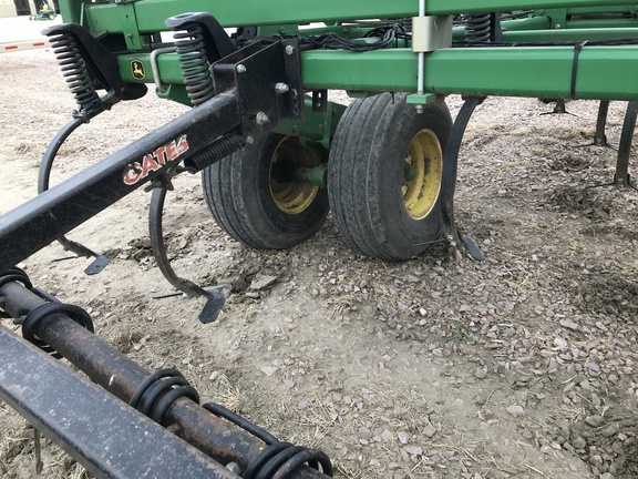 2010 John Deere 2210 Field Cultivator