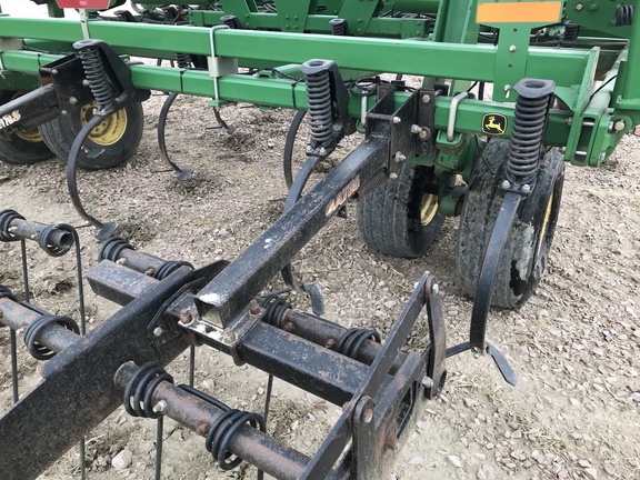 2010 John Deere 2210 Field Cultivator