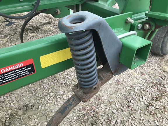 2010 John Deere 2210 Field Cultivator