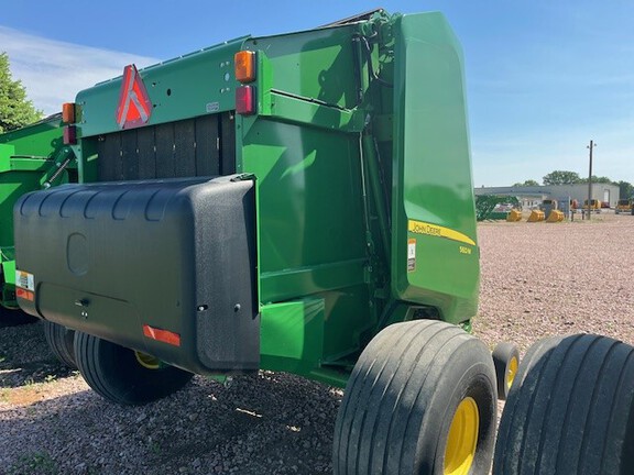 2019 John Deere 560M Baler/Round