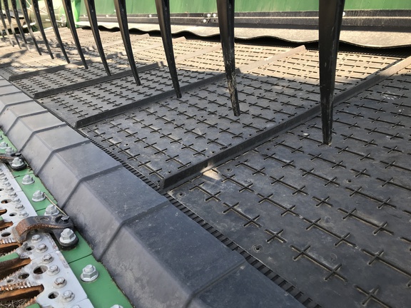 2023 John Deere HD40F Header Combine