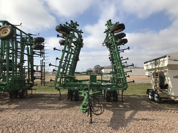 2009 John Deere 2210 Field Cultivator