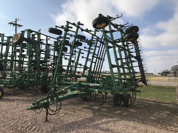 2009 John Deere 2210 Field Cultivator