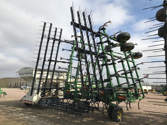 2009 John Deere 2210 Field Cultivator