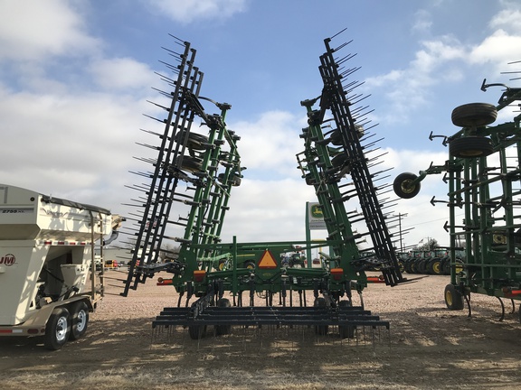 2009 John Deere 2210 Field Cultivator