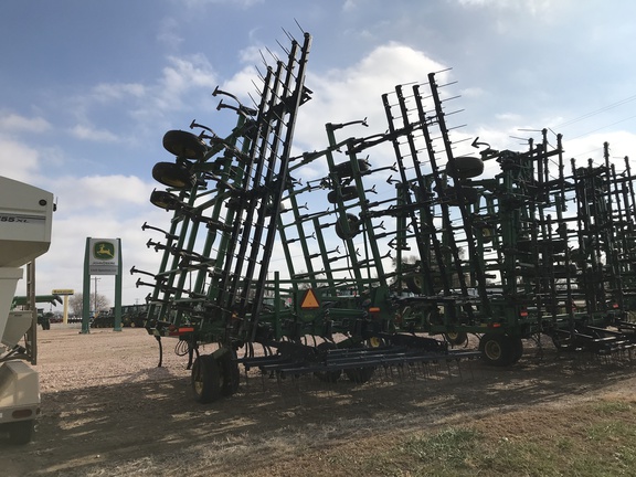2009 John Deere 2210 Field Cultivator