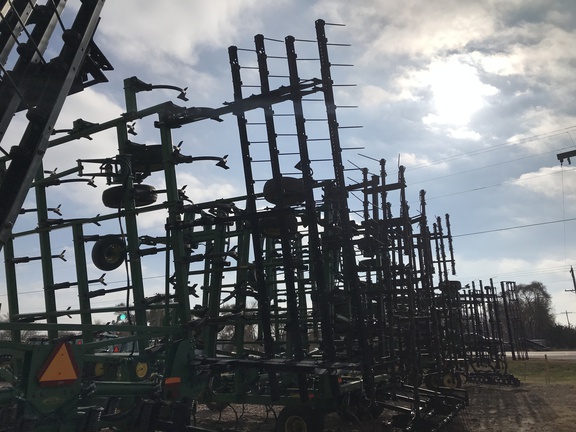 2009 John Deere 2210 Field Cultivator