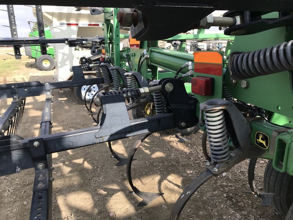 2009 John Deere 2210 Field Cultivator