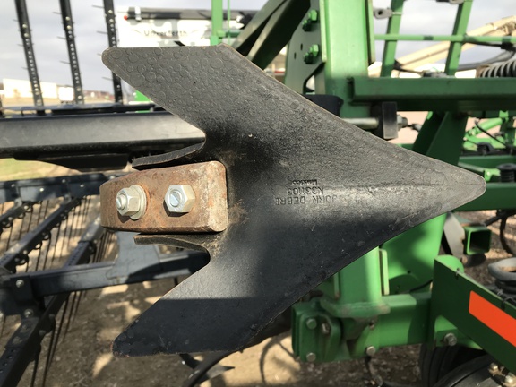 2009 John Deere 2210 Field Cultivator